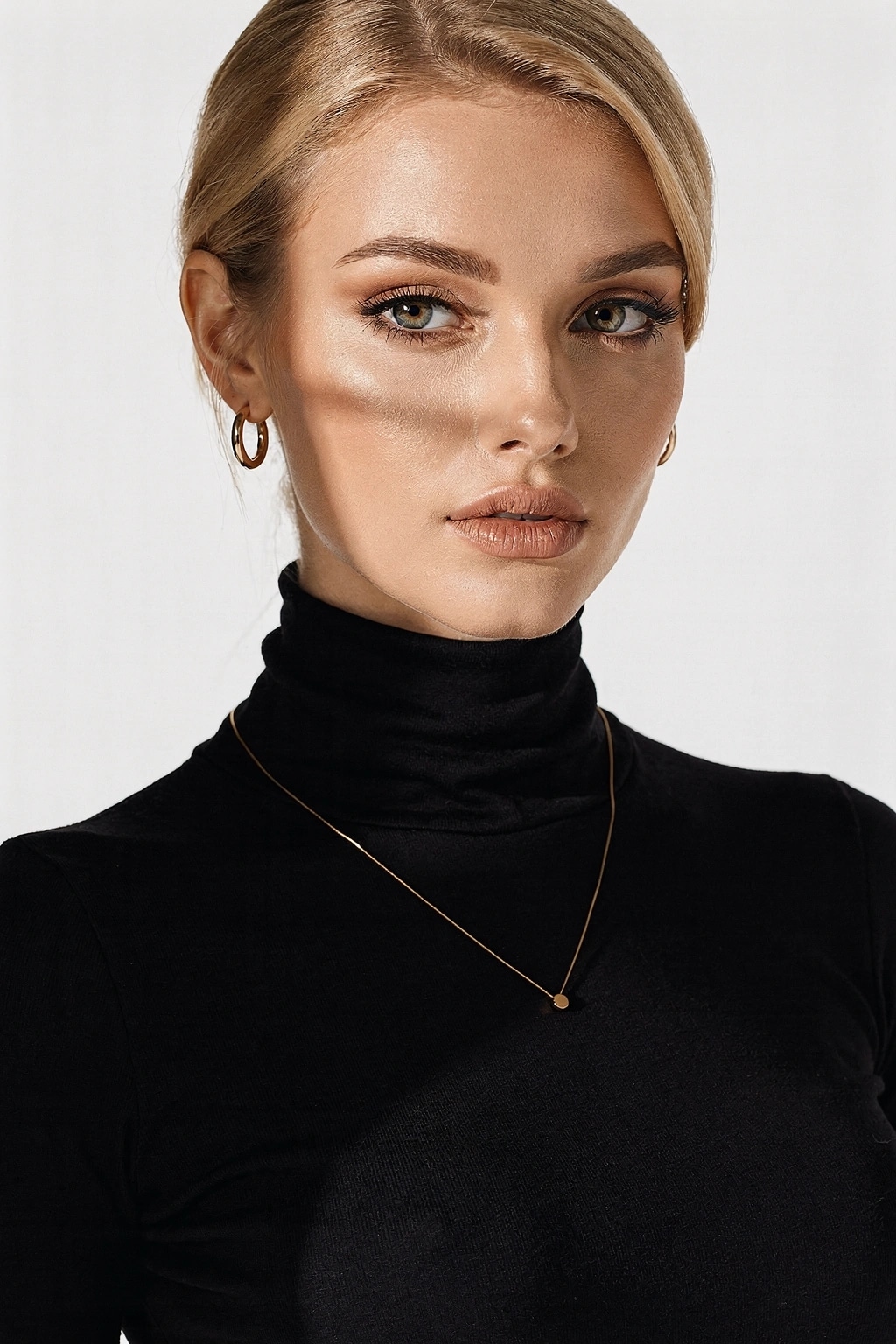 Woman in dusty rose blazer close-up