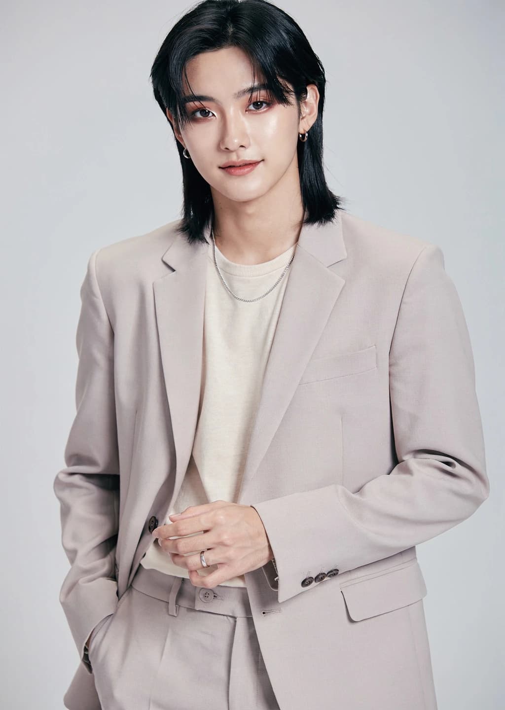 Eye-catching creator photo